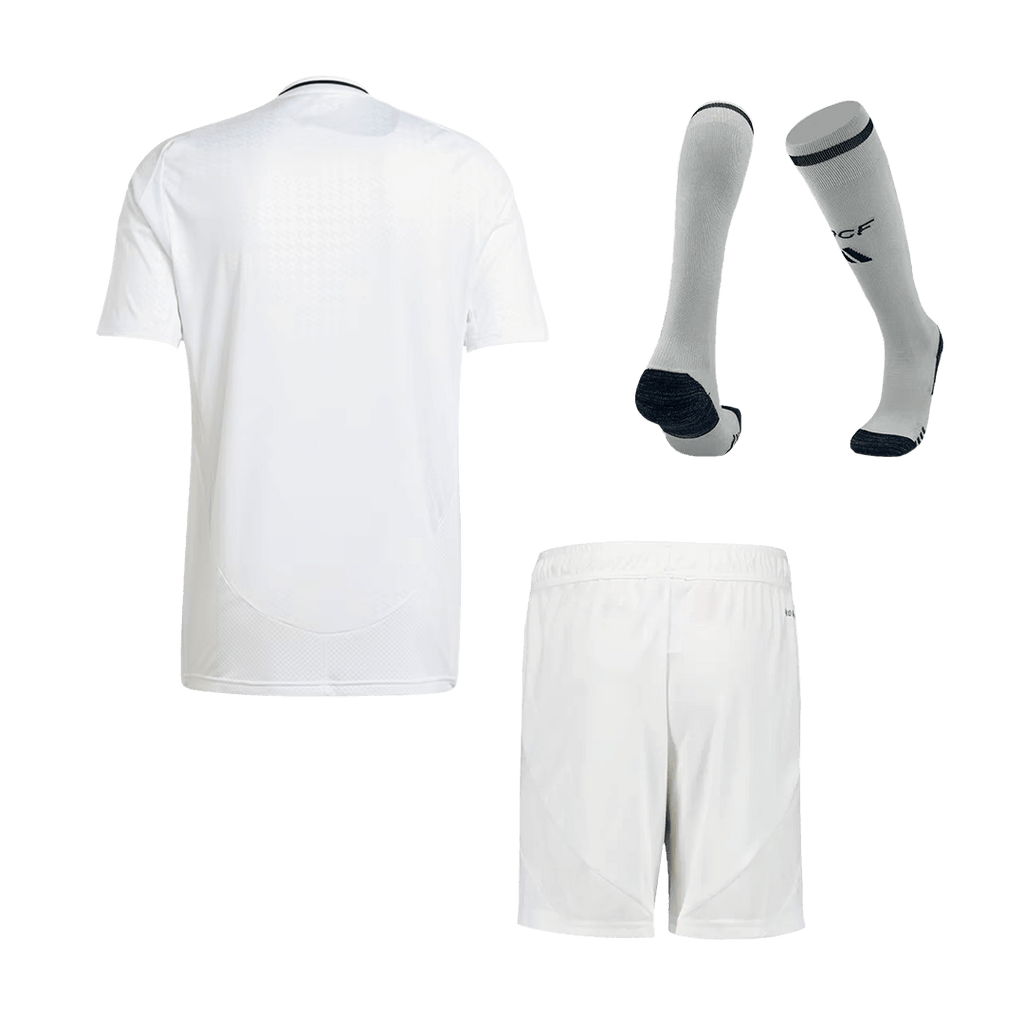 Tenue domicile du Real Madrid 2024/25 (Maillot + Short + Chaussettes)