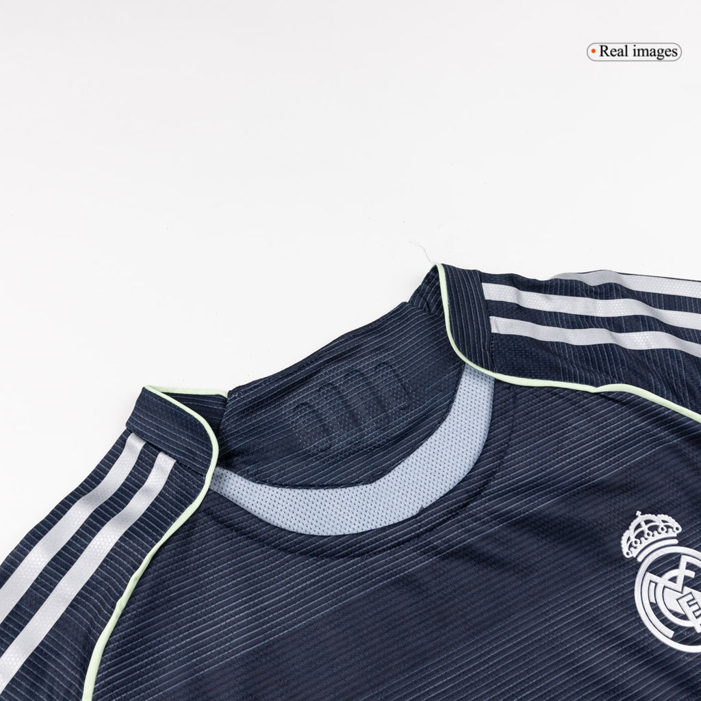 Camiseta de fútbol visitante de manga larga del Real Madrid 2025/26