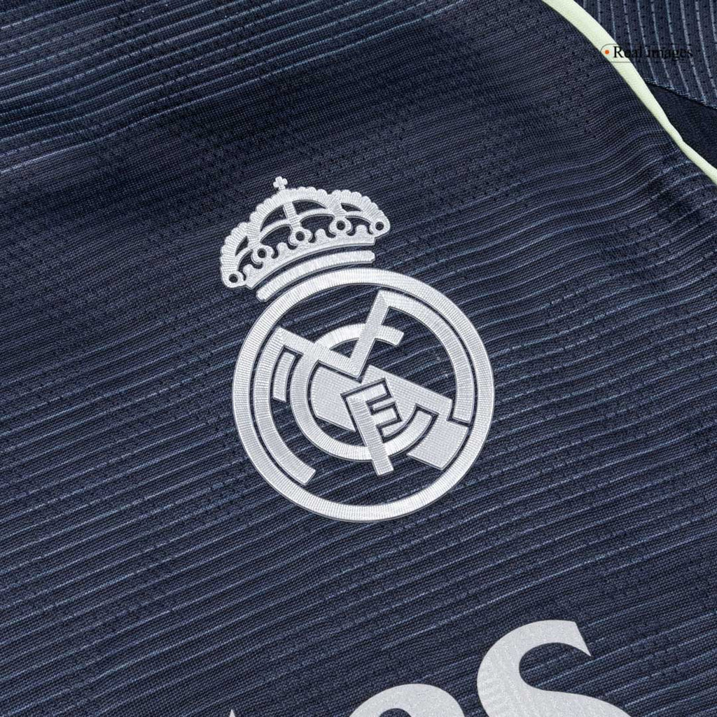 Camiseta de fútbol visitante de manga larga del Real Madrid 2025/26