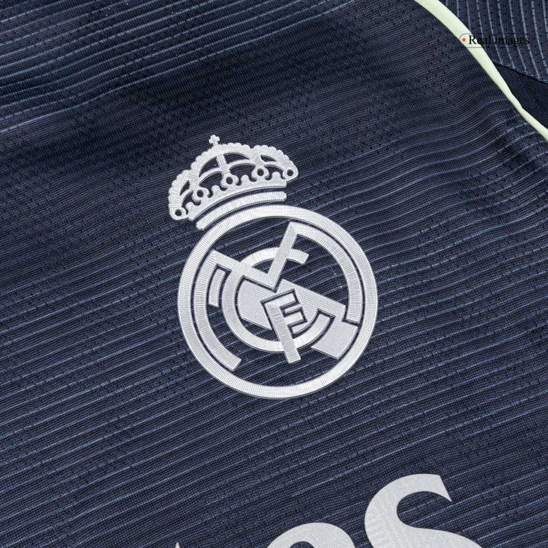 Camiseta de fútbol visitante de manga larga del Real Madrid 2025/26