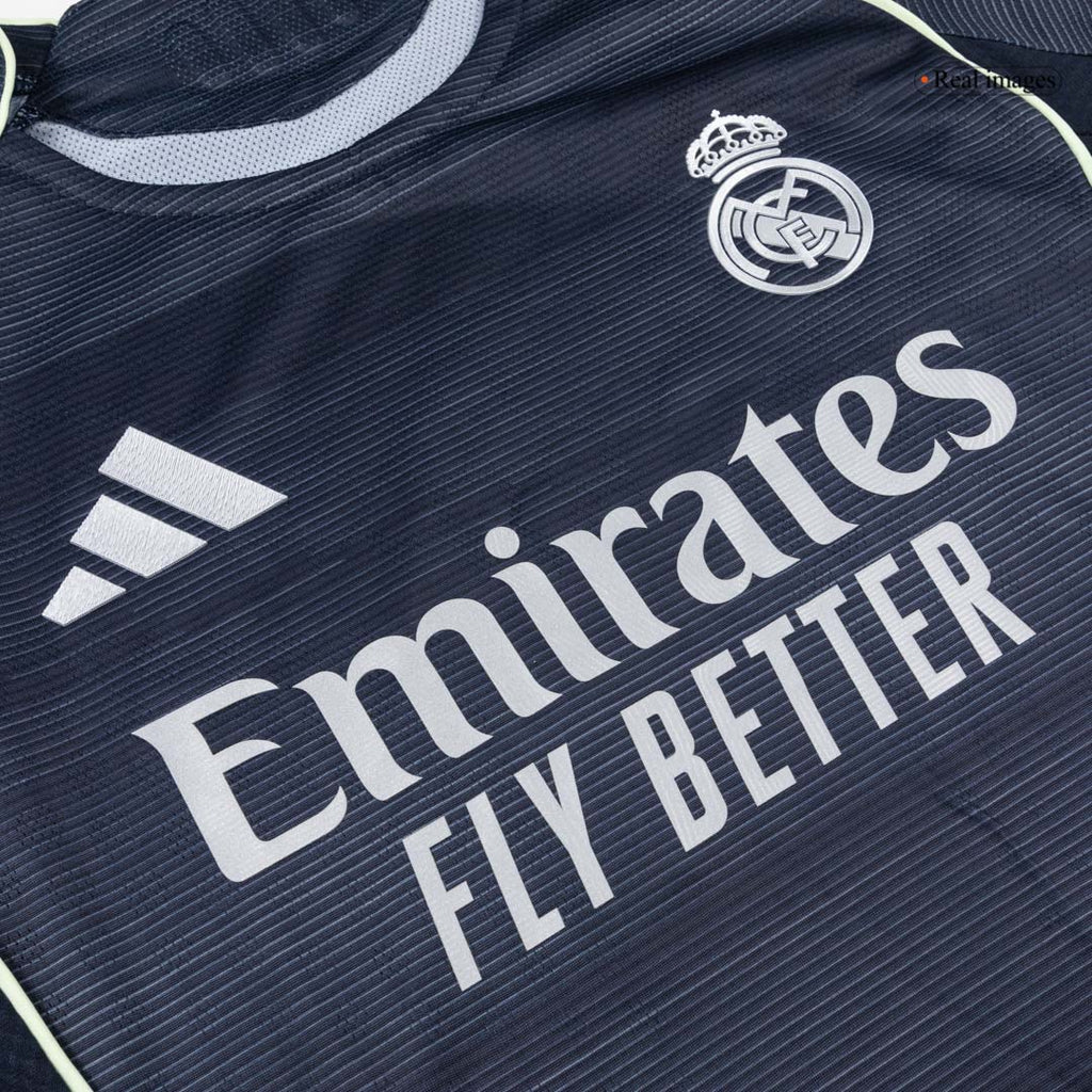 Camiseta de fútbol visitante de manga larga del Real Madrid 2025/26