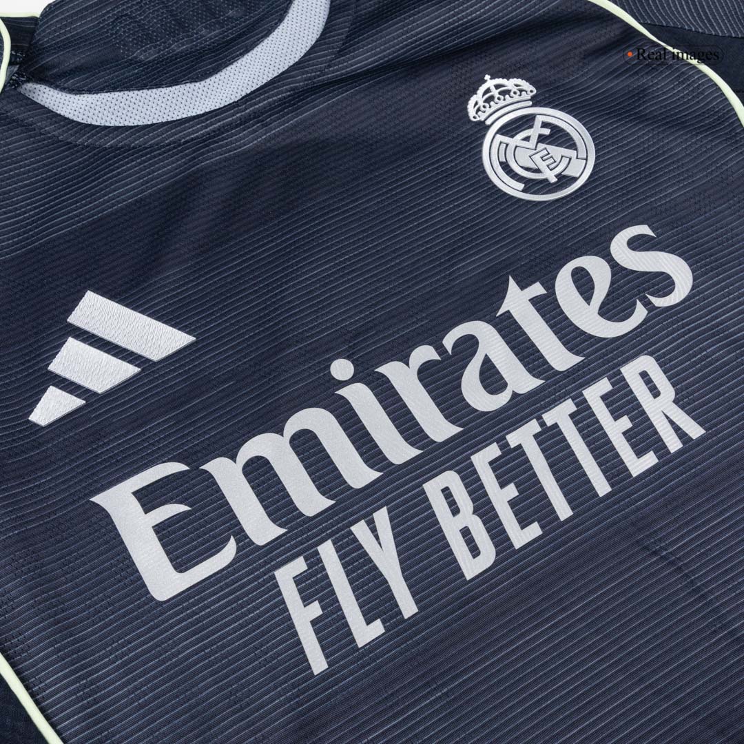 Camiseta de fútbol visitante de manga larga del Real Madrid 2025/26