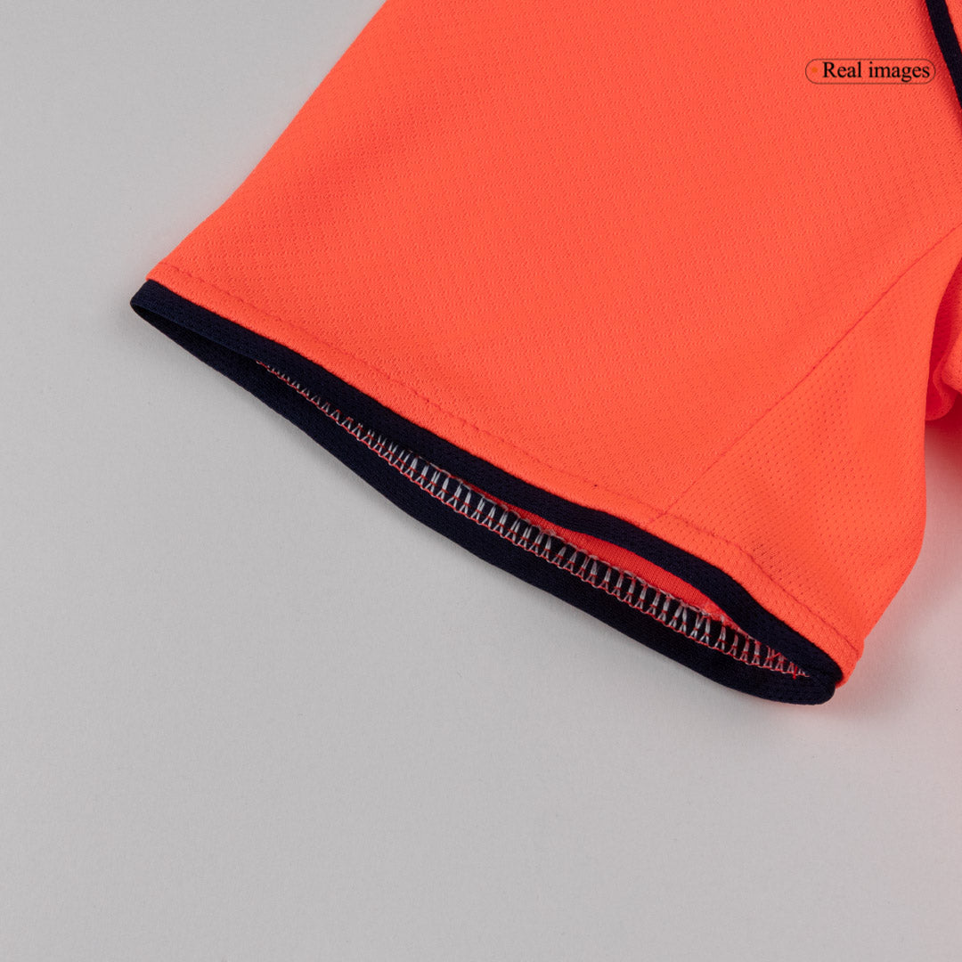 Camiseta de fútbol visitante del Barcelona para niños (camiseta, pantalón corto y calcetines), talla 25/26, color naranja