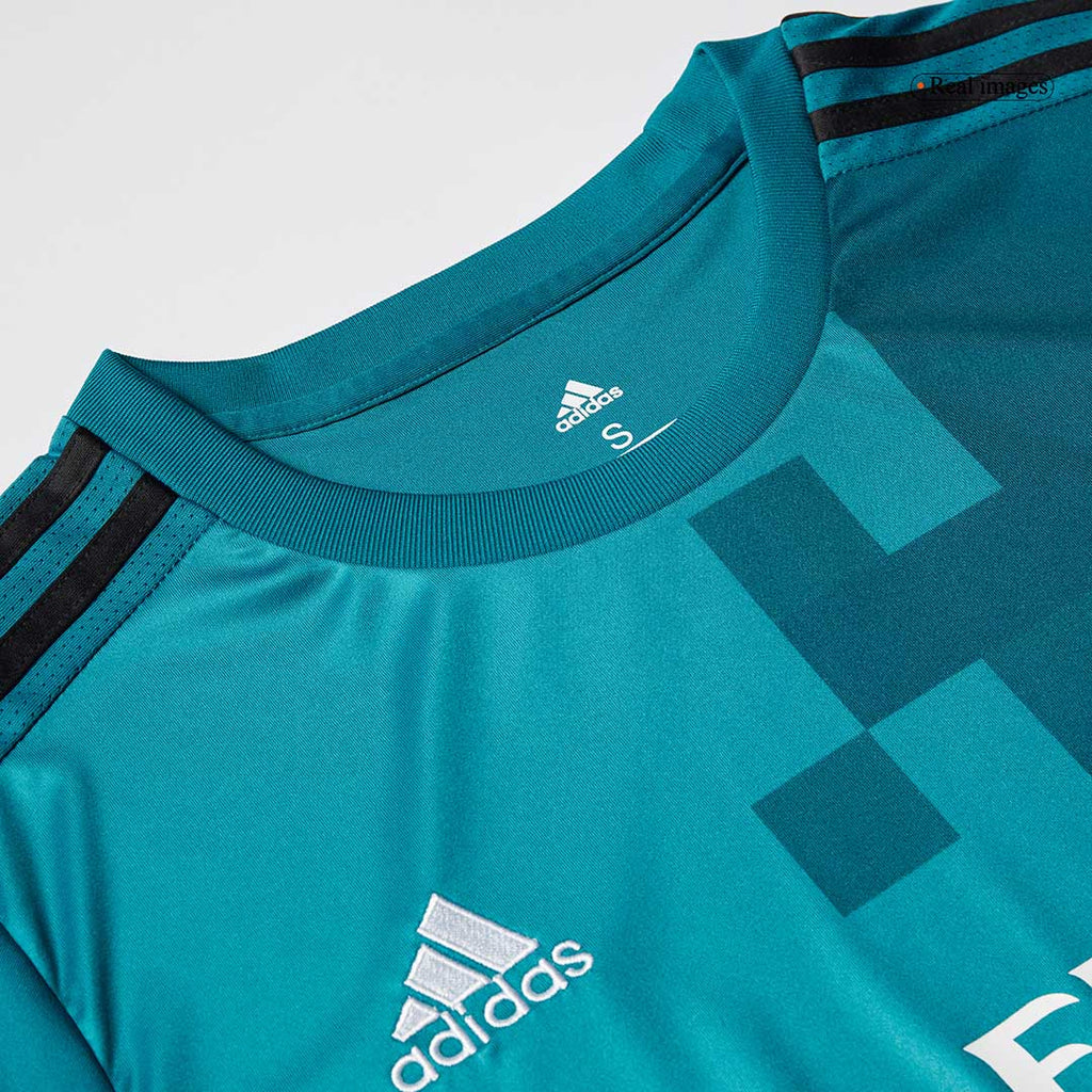 Camiseta retro de visitante del Real Madrid 2017/18 