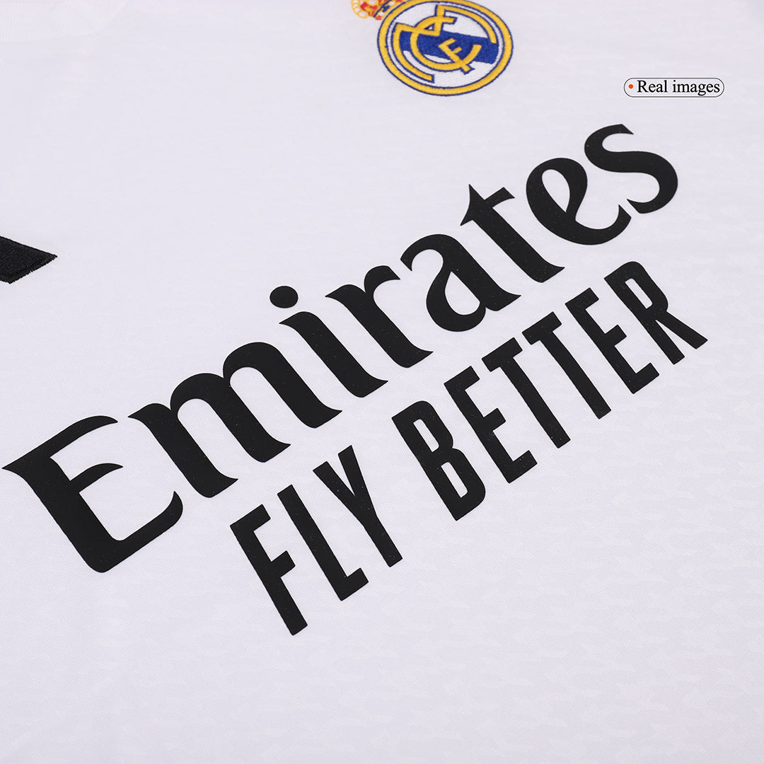 Tenue domicile du Real Madrid 2024/25 (Maillot + Short + Chaussettes)