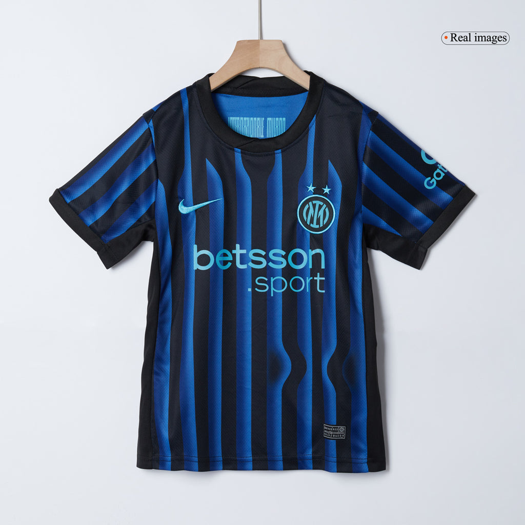 Camiseta de fútbol local del Inter de Milán 2025/26 para niños (camiseta y pantalón corto)